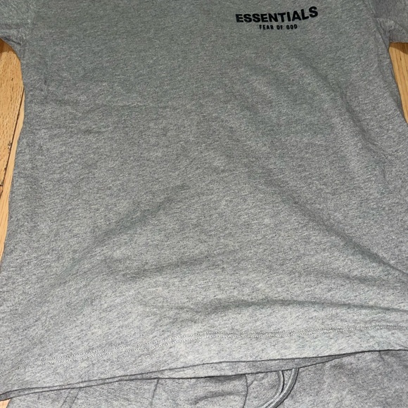 Essentials Fear Of God Kids Dark Oatmeal Sweat Shorts and Shirt - Picture 4 of 6